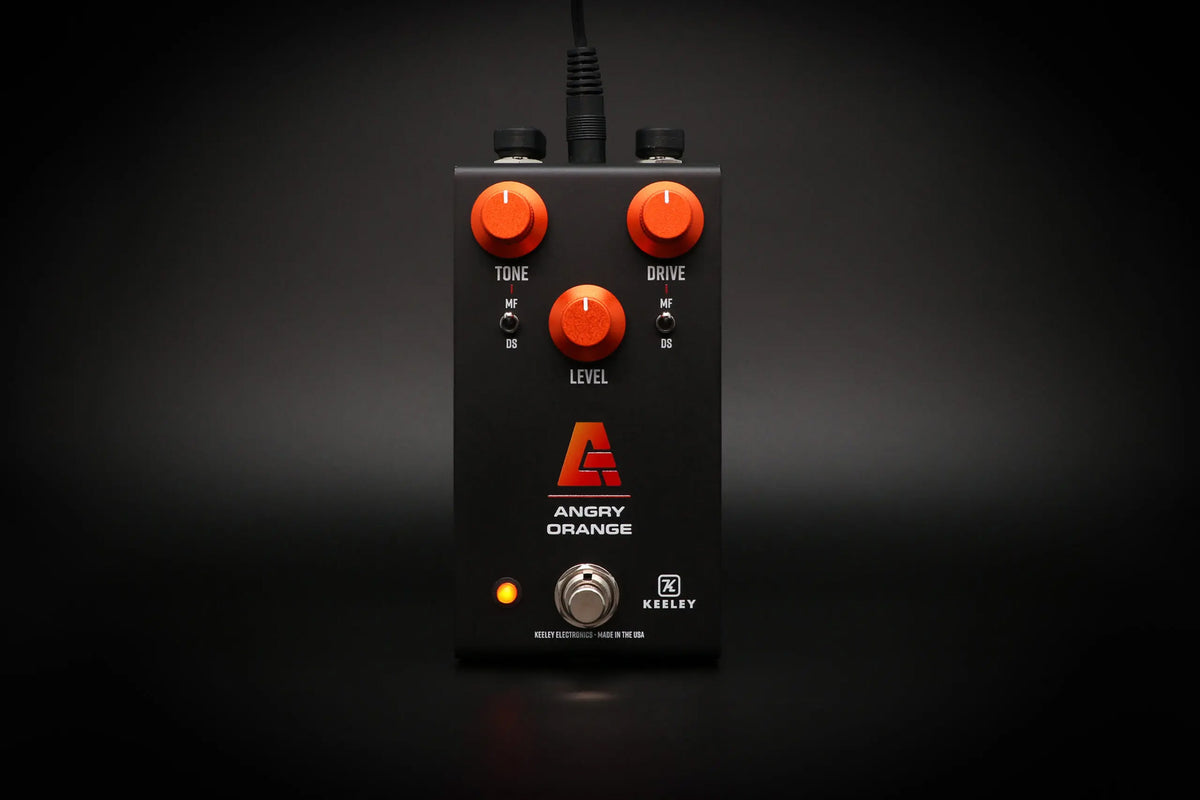 Pédale ANGRY ORANGE, fuzz et distorsion basée sur deux pédales légendaires, 100% analogique, noir et orange