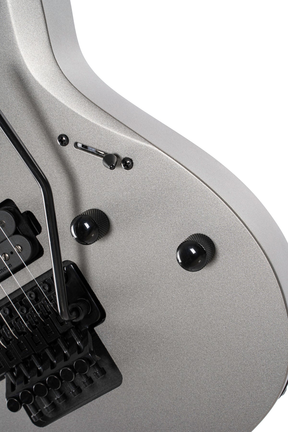 X500 Menace, corps acajou, table érable massif, manche collé 7 pièces, touche ébène, vibrato Floyd Rose, micros Seymour, gris