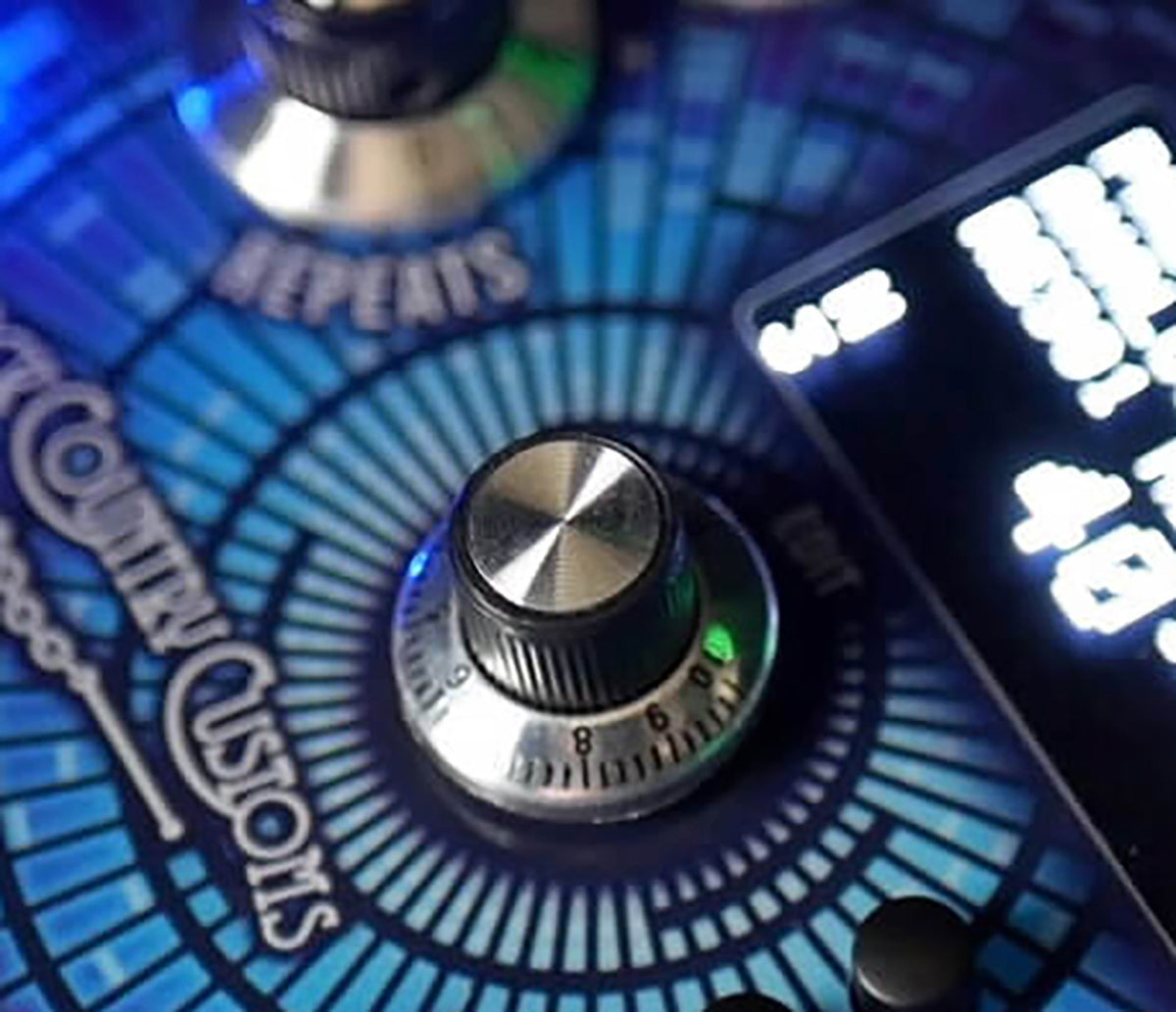 Pédale délai THE DIFFERENCE ENGINE, stéréo, 3 modes (Analogue, Digital, Dynamic), 100 presets, écran OLED 2.42", bleu