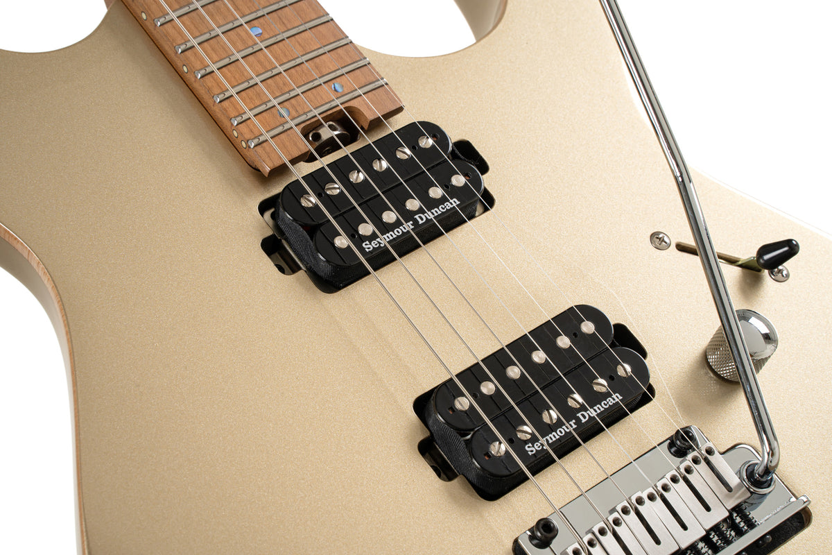 G300 PRO, corps tilleul, table érable massif, manche et touche érable torréfié, 2 micros Seymour Duncan, metallic gold