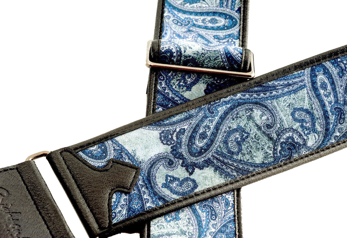 Courroie modèle PAISLEY, extérieur tissu, largeur 6 cm, longueur 95 à 150 cm, porte-médiators intégré, bleu