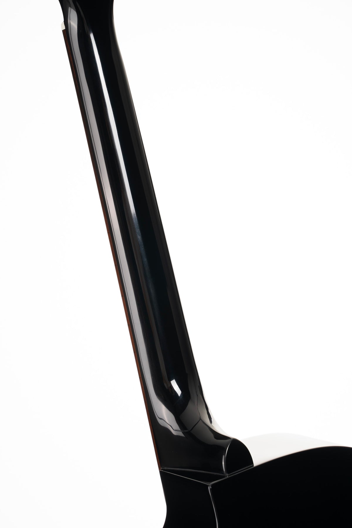 L60, forme Orchestra Model, pan coupé, table épicéa massif, fond & éclisses acajou, touche laurier, EQ CE304T, noir brillant