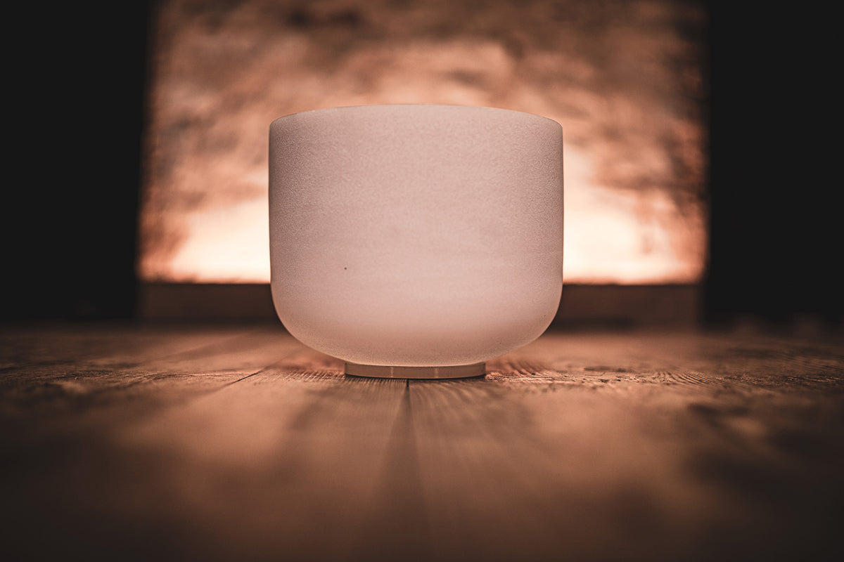 Bol tibétain d'une taille de 10" (25,40 cm), hauteur : 19,56 cm. Quartz et quartz rose.