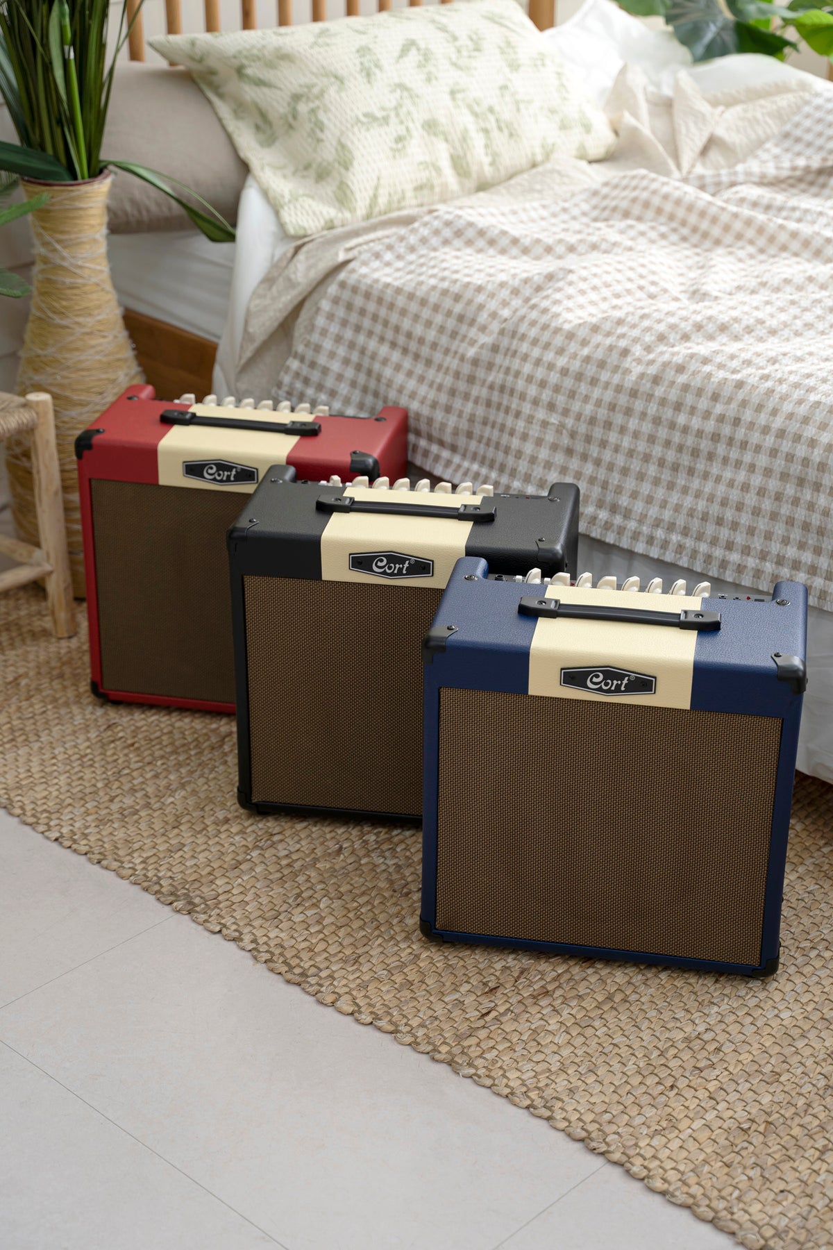 Ampli guitare 30W, 1x 10", 2 canaux, égaliseur 3 bandes, réverb, entrée Bluetooth, entrée CD/MP3 mini-Jack, rouge