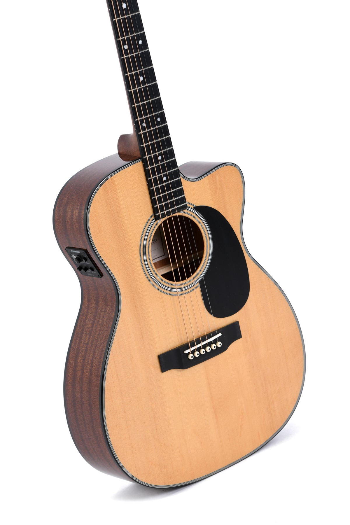 Modèle 000MC-1E, Forme 000 pan coupé, table épicéa massif, f/e acajou, touche micarta, EQ Fishman, naturel brillant