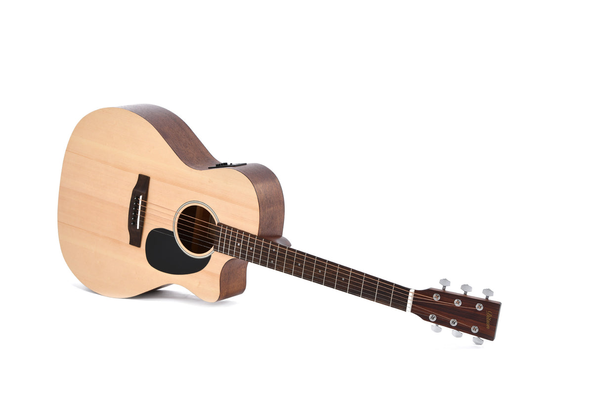 Modèle GC-10E, Grand OM pan coupé, table épicéa Sitka, fond & éclisses acajou, manche acajou, EQ Sigma, naturel satiné