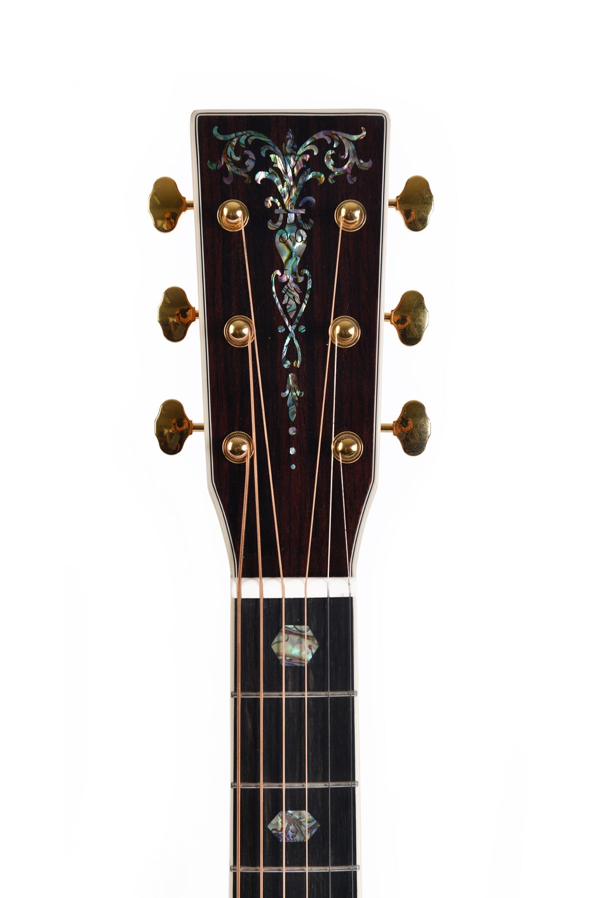 Modèle SGMC-41E-SB, Grand OM pan coupé, table épicéa massif, f/e acajou massif, touche ébène, EQ LR Baggs, soft case, sunburst