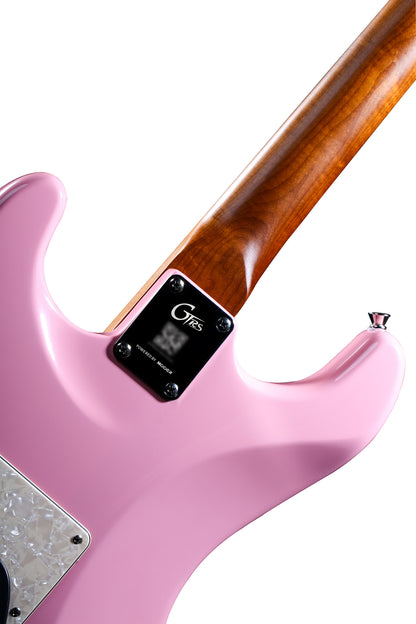 GTRS S800, corps tilleul, manche érable torréfié, touche palissandre, micros et processeur GTRS, shell pink