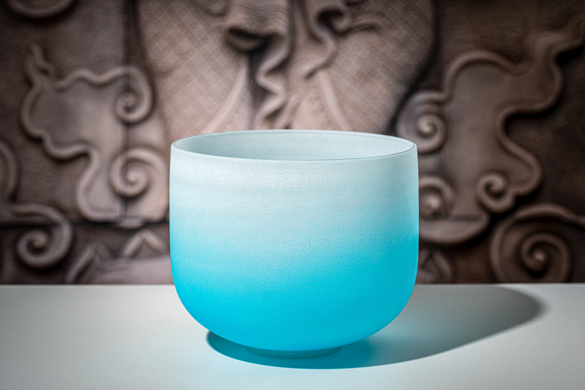 SINGING BOWL SONIC ENERGY CRISTAL 10" light blue, throat chakra, G4 392hz, quartz, couleur effet gelé