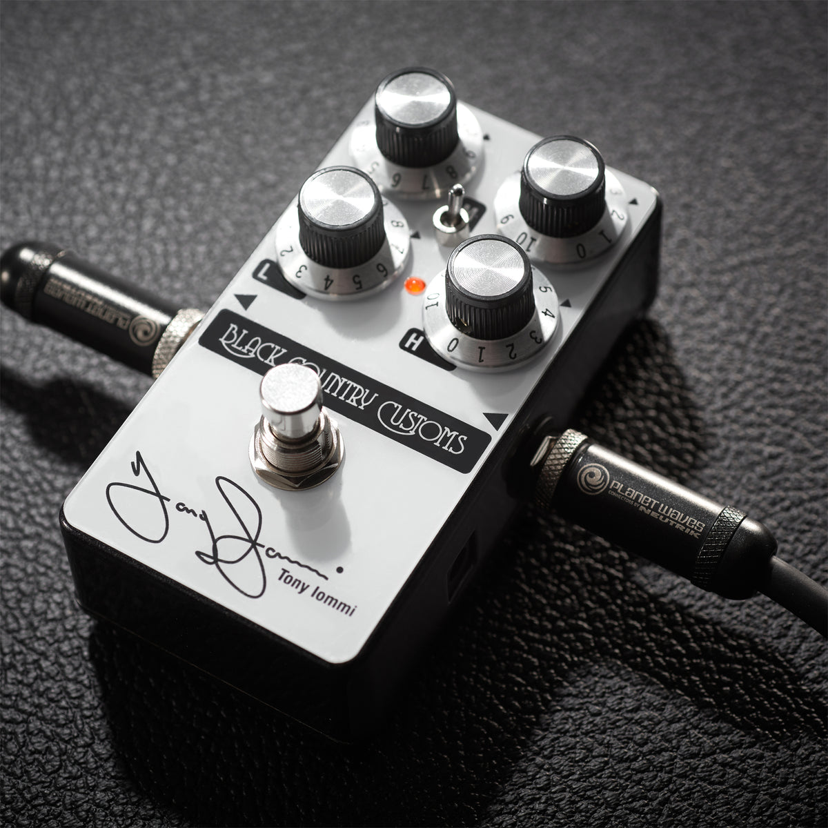Pédale boost signature Tony Iommi, série limitée, argent