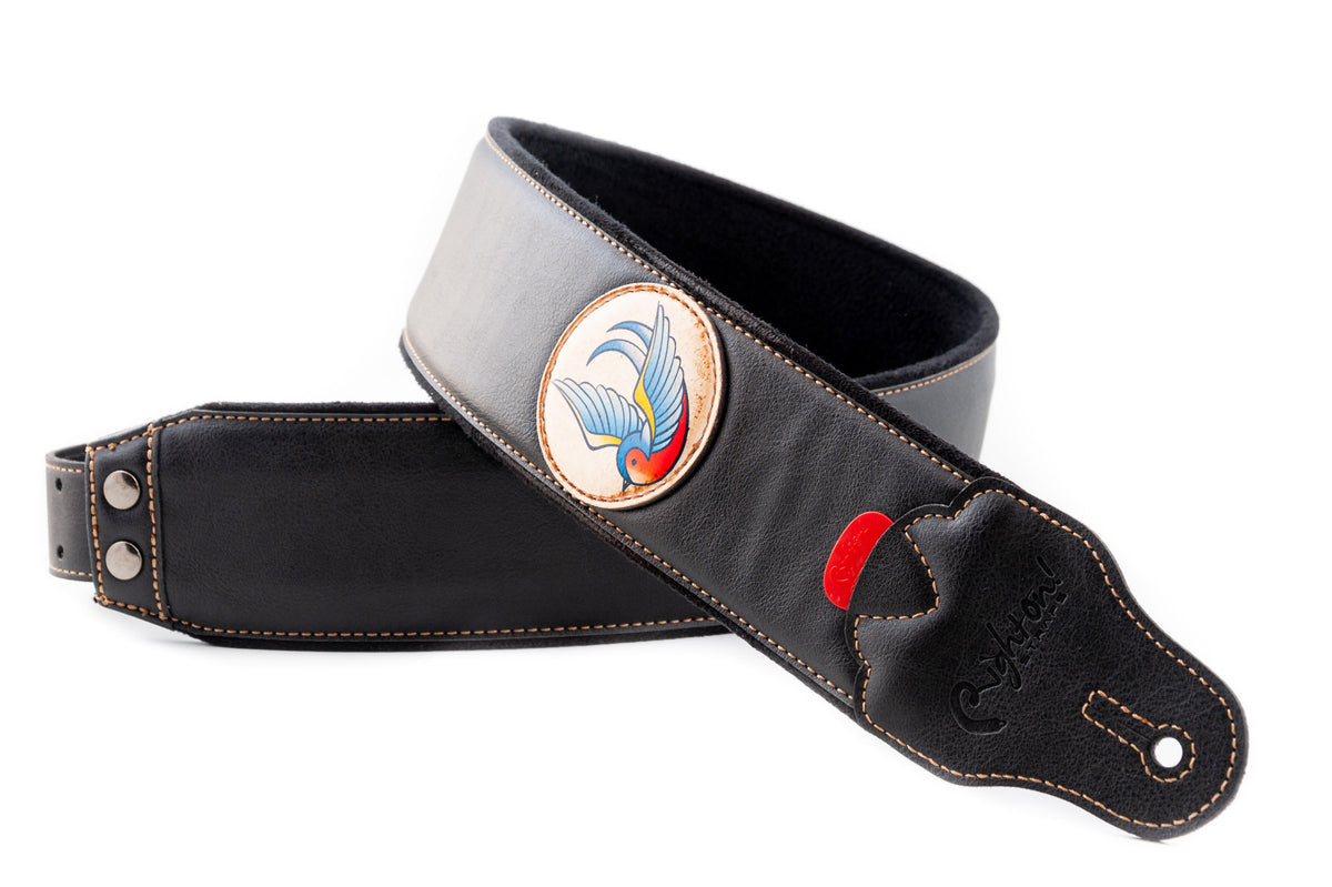 Courroie modèle TATOO SWALLOW, extérieur synthétique, largeur 7 cm, longueur 98 à 153 cm, porte-médiators intégré, noir