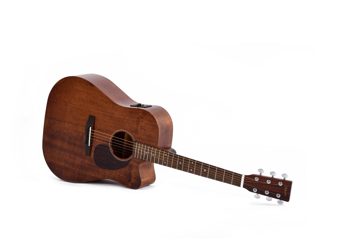 Modèle DC-15E, Dreadnought pan coupé, table acajou, fond & éclisses acajou, EQ SIGMA, naturel satiné