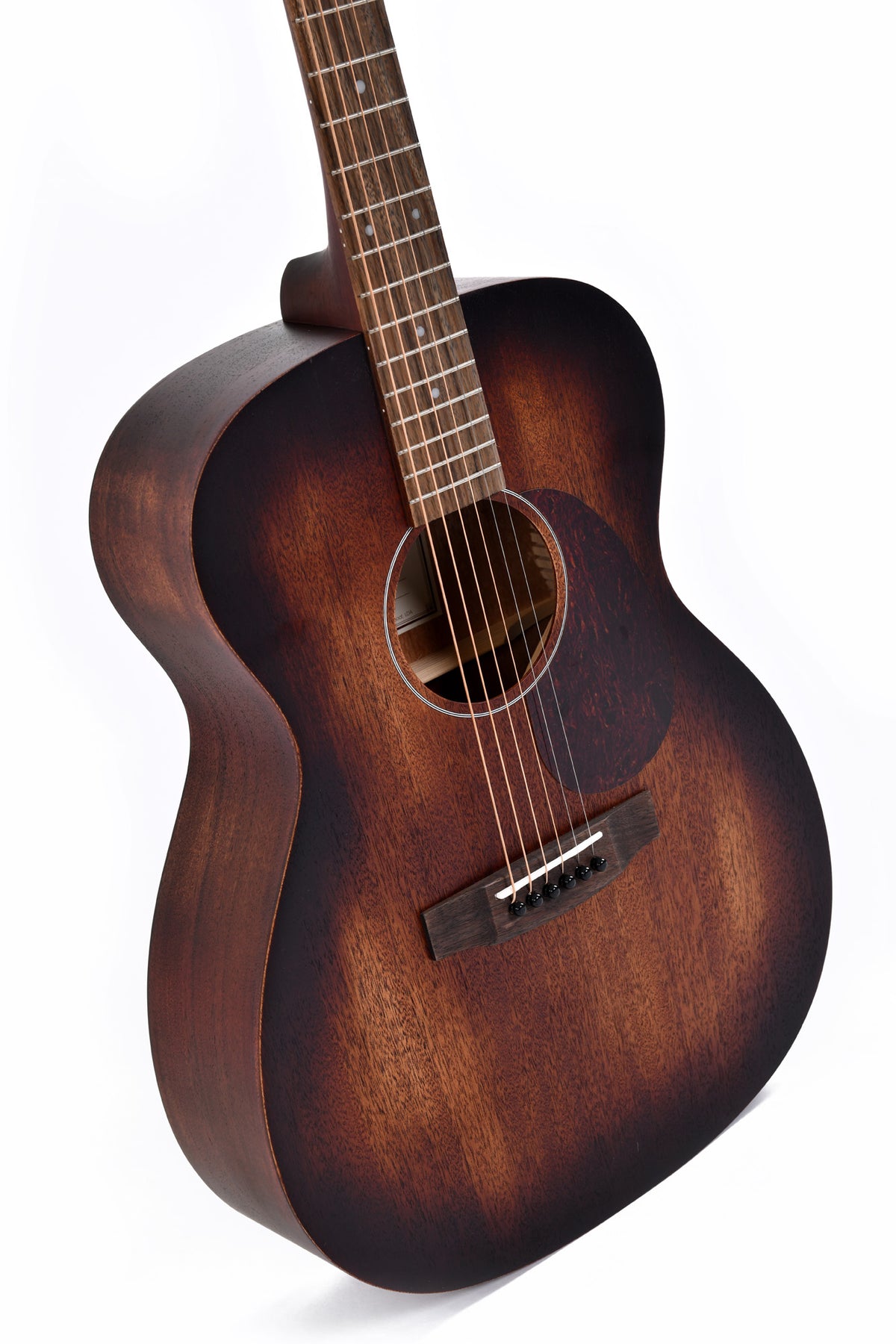Modèle 000-15-AGED, Forme 000, table épicéa Sitka, fond & éclisses acajou, sillet & chevalet en os, sunburst satiné vieilli