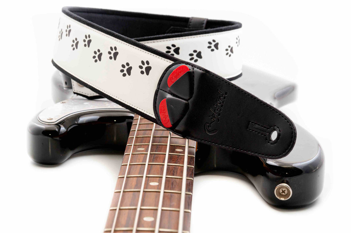 Courroie modèle CAT, extérieur synthétique, largeur 6 cm, longueur 100 à 145 cm, porte-médiators intégré, blanc