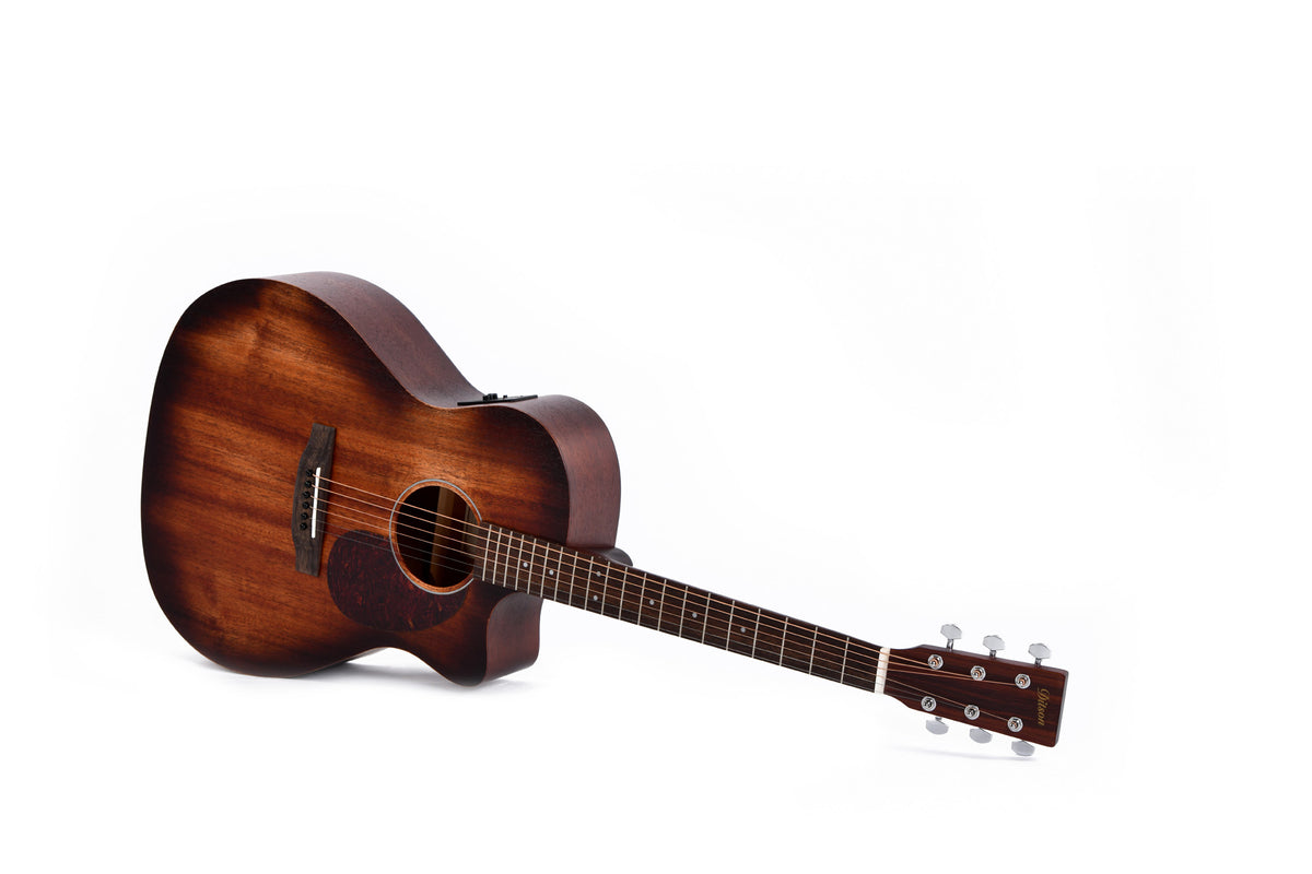 Modèle GC-15E-AGED, Grand OM pan coupé, table acajou, fond & éclisses acajou, EQ Sigma, sunburst satiné vieilli