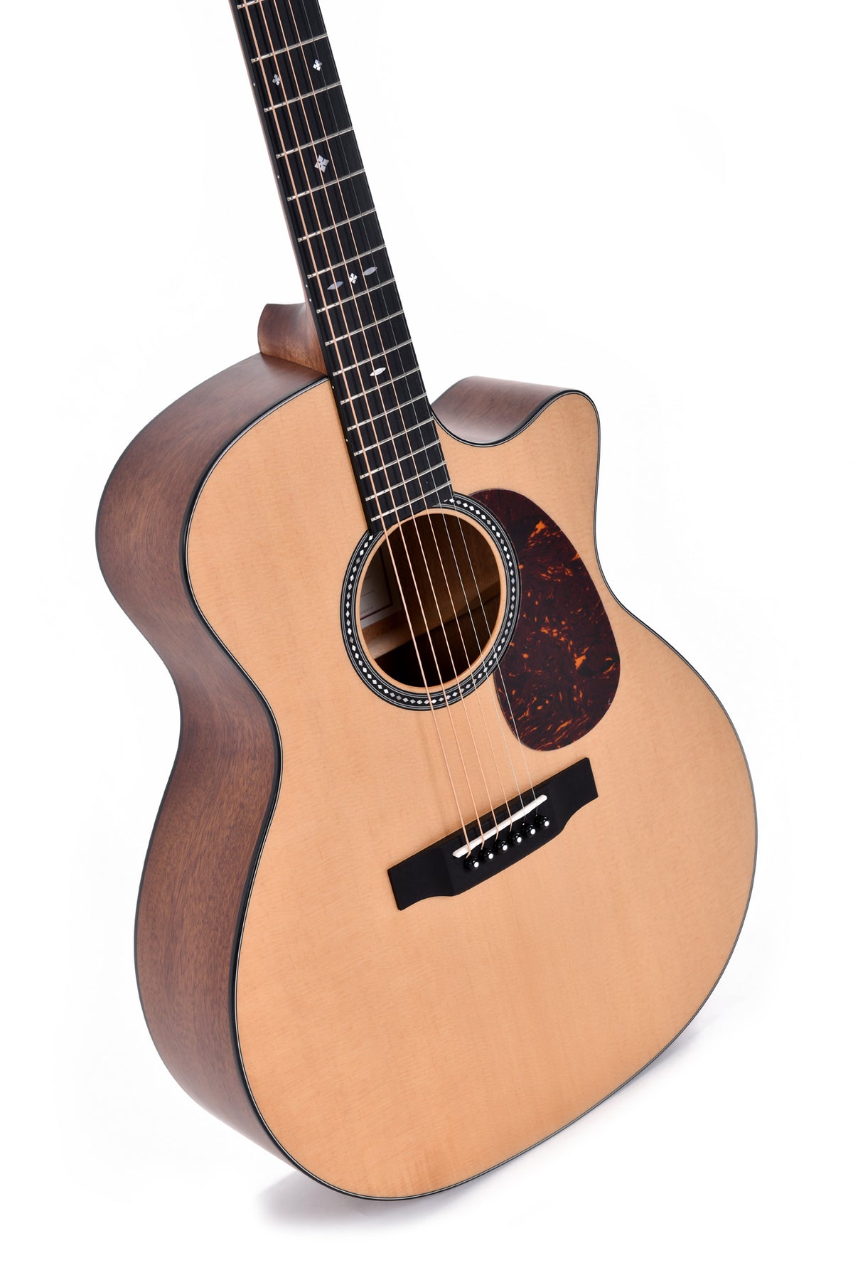 Modèle SGMC-10E, Grand OM pan coupé, table épicéa Sitka massif, f/e acajou massif, touche micarta, EQ LR Baggs, soft case